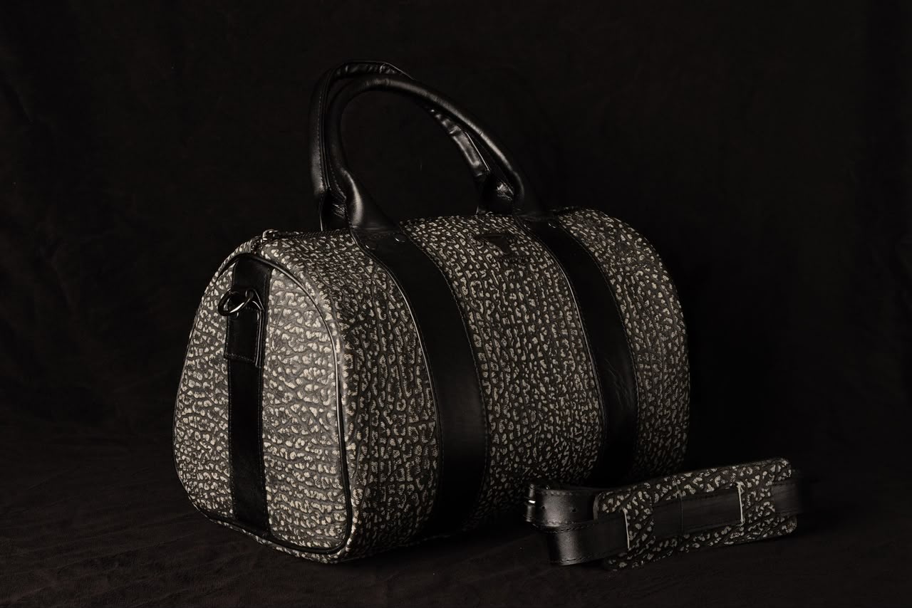 bolsa negra de piel